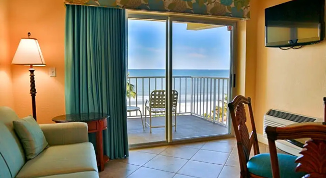 Номер Deluxe рядом с пляжем Sandpiper Gulf Resort