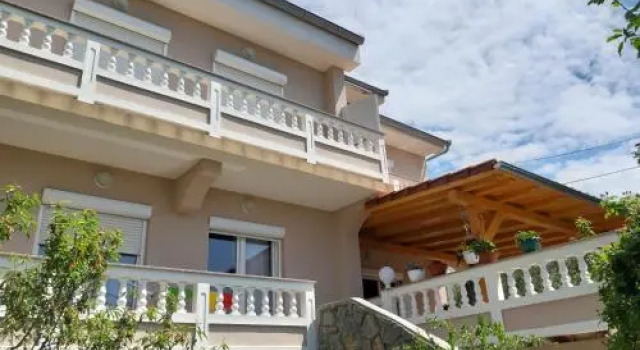 Apartments Vesna, Prenota Appartamento Hotel a Isole Quarnerine con parcheggio, Parcheggio