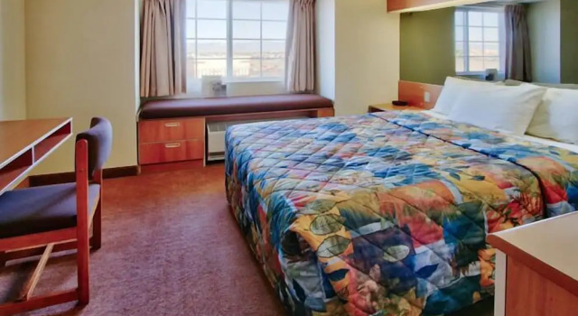 Двухместный люкс Standard Western Skies Inn & Suites