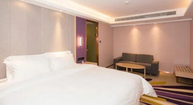 Люкс Deluxe Lavande Hotel (Wuhan Jinyin Lake University of Light Industry)