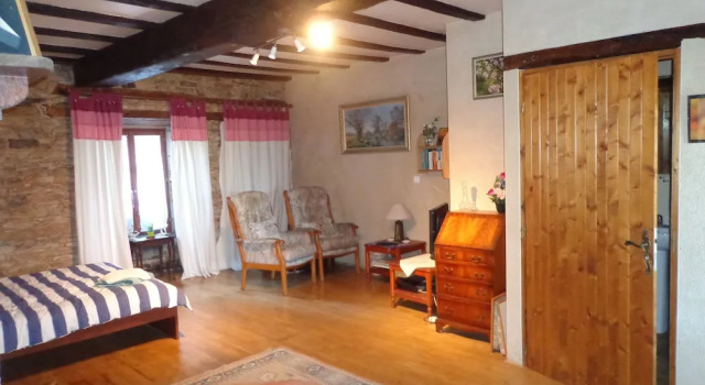 Chatelavy, Book Hotel Hotels in Vergnelibert with a Pool, Swimming Pool
