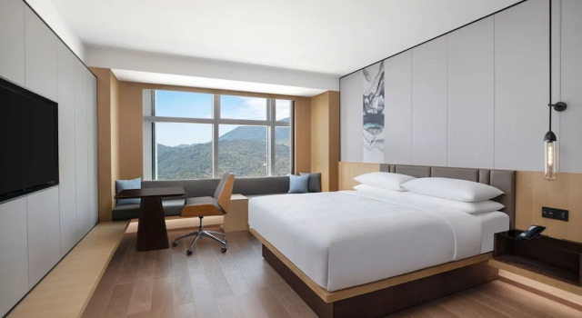 Двухместный номер Deluxe с видом на город Fairfield by Marriott Shenshan Special Cooperation Zone