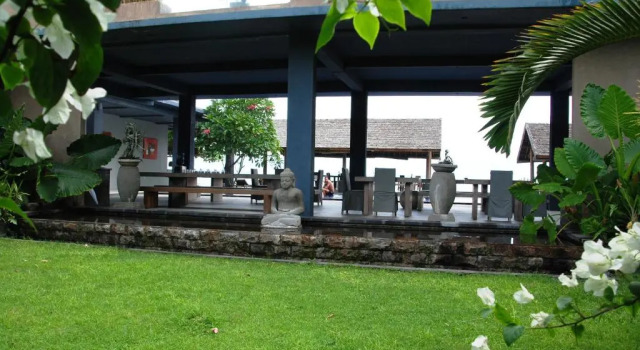 Cafe Alberto B and B, Забронировать Отель Отели Сенггиги с парковкой, рядом с Batu Bolong Temple, Парковка