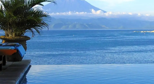 Люкс Lembongan Beach Club & Resort