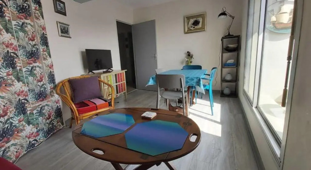 Апартаменты Apt With Balcony And Sea View Near Cabourg Beach