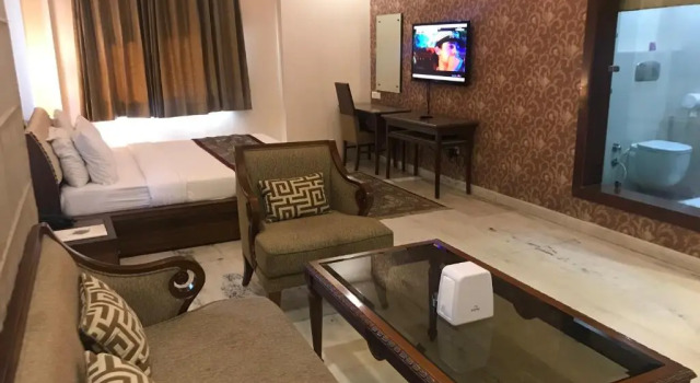 Номер Royal Hotel Leela Grande