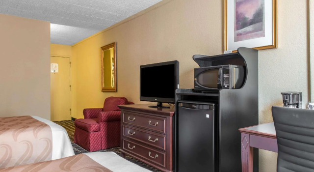 Четырёхместный номер Standard Ramada by Wyndham New Kensington