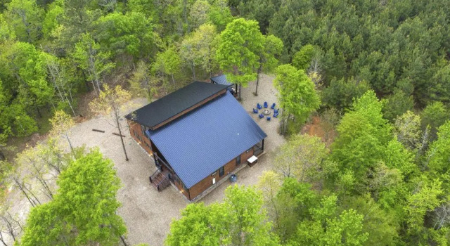 Коттедж с 4 комнатами Fun Amp Inviting Modern Luxury 4br Retreat At Broken Bow Lake Features Hot Tub Fire Pit Playground And More Once In A Blue Moon By Boutiq
