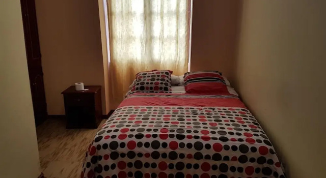 Hostal Buenos Aires, Забронировать Отель Кито Сьерра, рядом с Del Arbolito Park