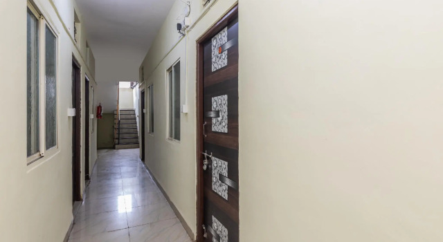 OYO 44037 Shree Palace