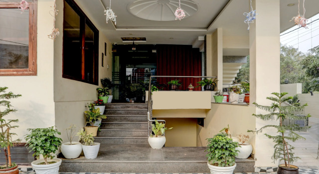 Super OYO Townhouse Gomti Nagar Sector 1 Formerly The Gahmar Inn