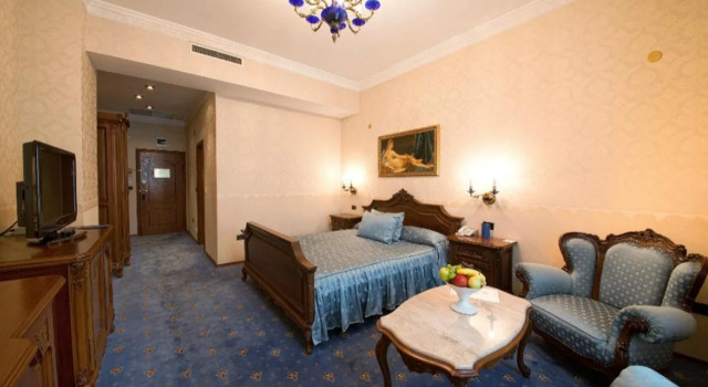 Grand Hotel London