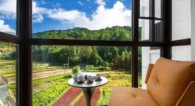 Люкс с 2 комнатами с красивым видом из окна Tengchong Jiuduo Hot Spring Hotel (Mayu Valley Hot Spring Town Branch)