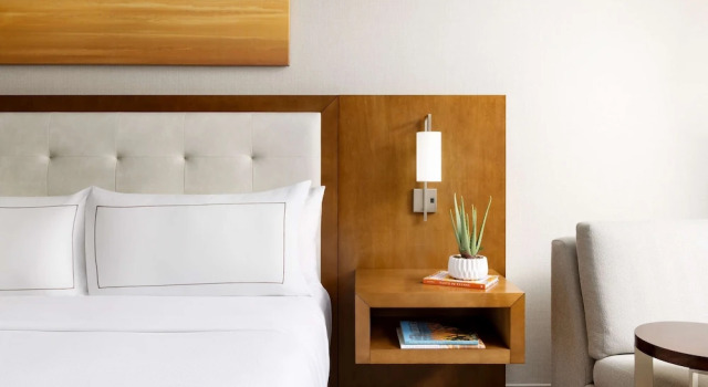 Четырёхместный номер Standard с видом на горы Hilton Tucson East