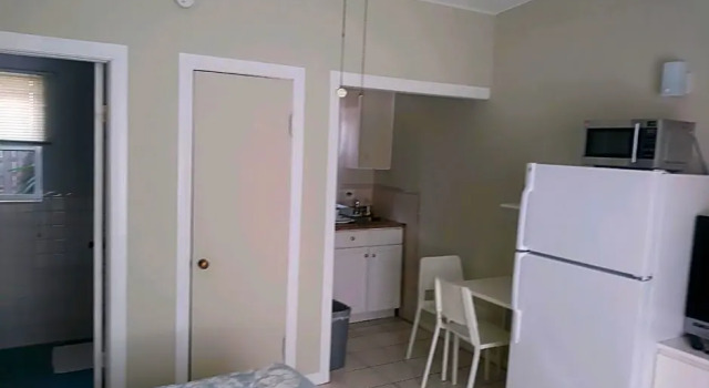 Студия Royal Canadian Motel