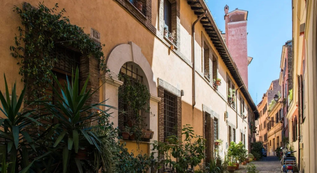 Monti Colosseum Accommodation, Забронировать Отель Рионе Монти Рим, рядом с Посольство США в Риме