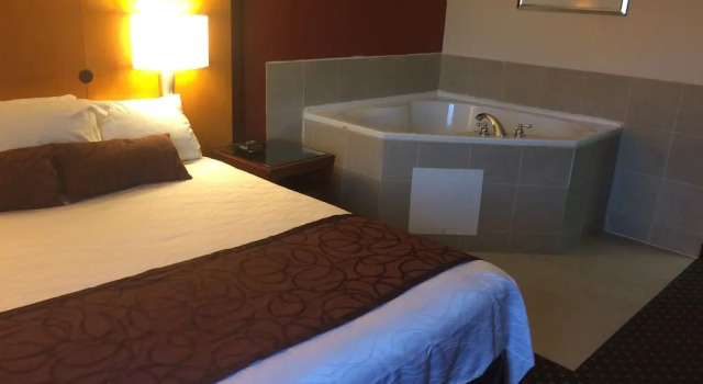 Days Inn And Suites Brooklyn Center/ Minneapolis, Varaa Hotelli Hotellit Minnesota pysäköinnillä, Pysäköinti
