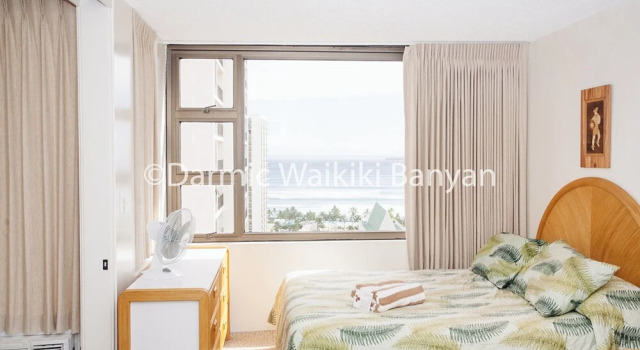 2-2102 Waikiki Banyan