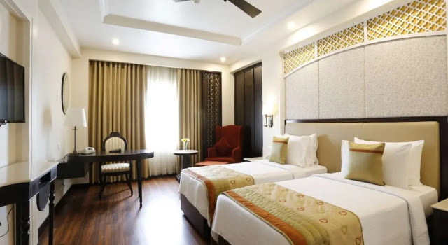 Номер Deluxe La Place Sarovar Portico