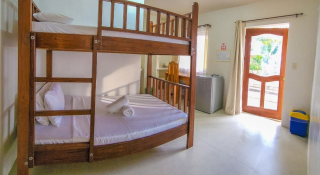 Crystal Shores Beach Resort powered by Cocotel, Buchen Sie Resort Morong Bataan