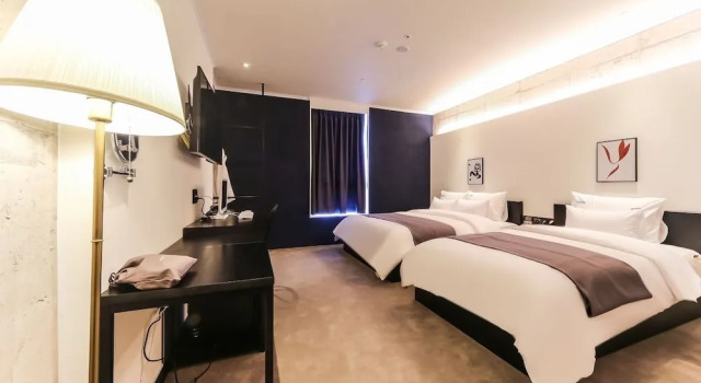The Point Hotel - Myeongji