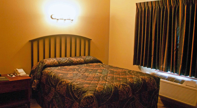 Четырёхместный номер Standard Americas Best Value Inn Big Lake Becker
