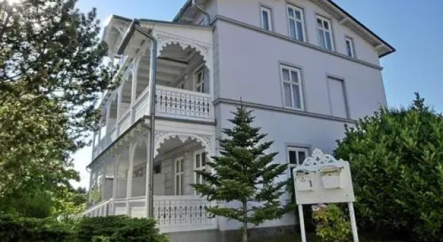 Ferienwohnungen in Bädervilla mit Ostseeblick, Забронировать Апартаменты/квартира Засниц Рюген, рядом с Засницкий зоопарк