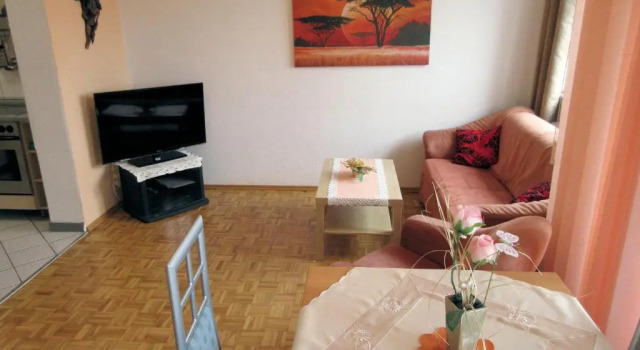 Private Apartment near fair ground, Забронировать Апартаменты/квартира Апартаменты Ганновера, рядом с Buddhist Monastery of Perfect Enlightenment, Апартаменты/квартира