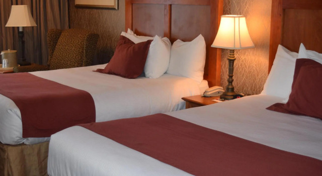 Четырёхместный номер Standard с видом на реку Best Western Plus Rivershore Hotel