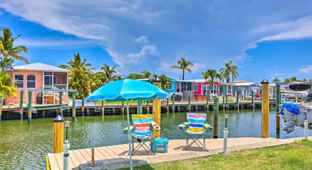 Коттедж Boat Owner's Paradise: Jensen Beach Home w/ Dock!
