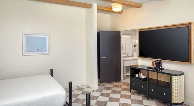Четырёхместный номер Standard с частичным видом на океан Casa Marina Key West, Curio Collection by Hilton
