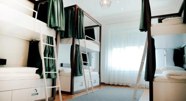 Кровать в общем номере (женский номер) Hostel Karavan Inn