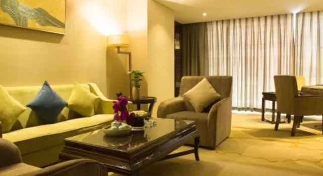 Ease World Hotel
