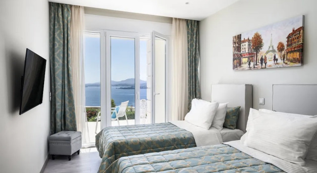 Villa Monte Leone by Konnect with Pool, Hot Tub, Spa Room & Stunning Seaview