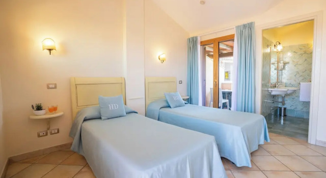 Четырёхместный номер Standard с балконом Hotel Daniel