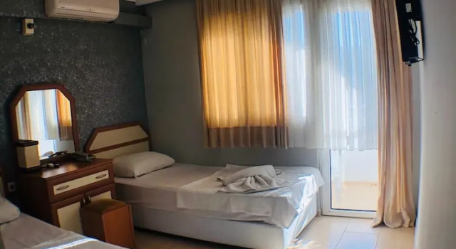 Трёхместный номер Standard с балконом Altinyaz Hotel