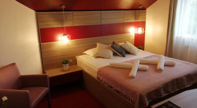 Green Wood Residence, Book Hotel Ghiroda 