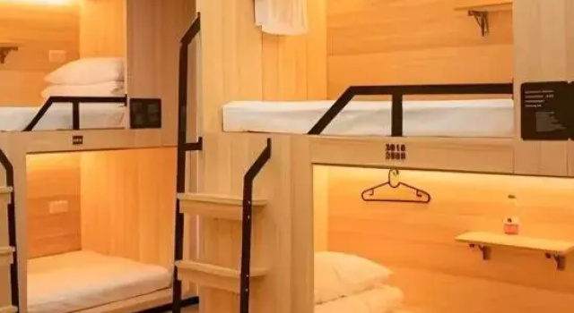 Кровать в общем номере (женский номер) Riverfront Youth Hostel