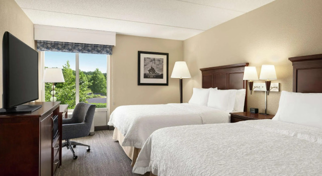 Четырёхместный номер Standard Hampton Inn Dulles/Cascades