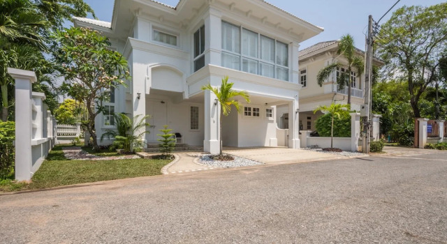 Exclusive Beachfront Villa