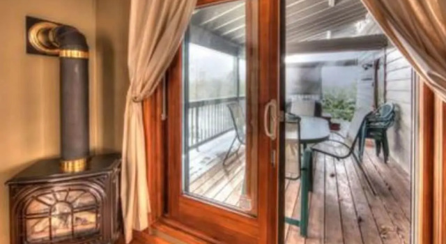 Кровать в общем номере 6 Bed Blue Mountain Executive Chalet with Hot Tub 157