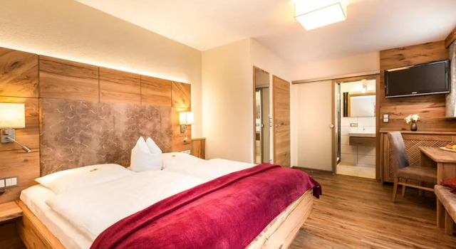 Nichtraucher-Ferienhotel Hohen Bogen, Varaa Hotelli Hotellit Baijeri pysäköinnillä, Pysäköinti