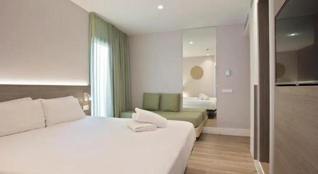 Трёхместный номер Niu Barcelona Hotel