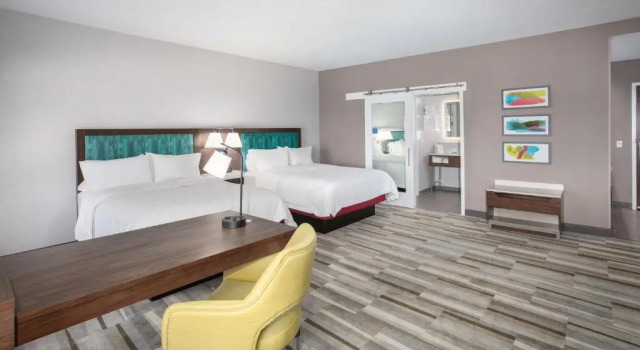 Четырёхместный люкс Hampton Inn & Suites Watsonville