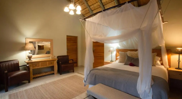 Люкс Luxury Tomo Safari Lodge