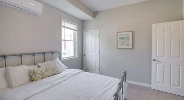 Indianapolis Home w/ Porch - Close to Mile Square!, Prenota Casa vacanze Hotel a Indiana con parcheggio, Parcheggio