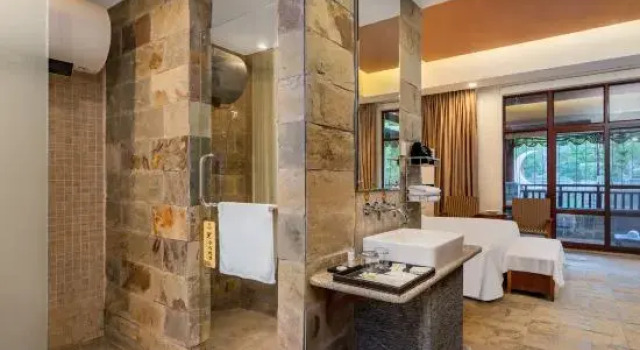 Suite Shumyip Hot Spring Hotel