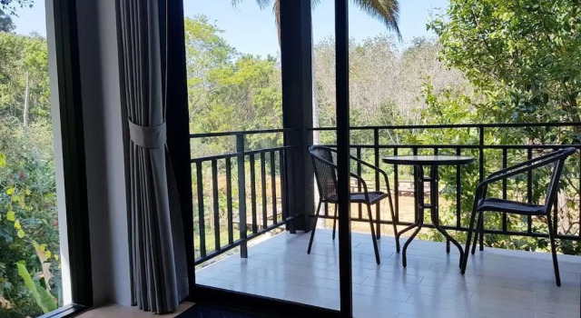 Четырёхместный номер Standard с балконом Evergreen Koh Chang Resort
