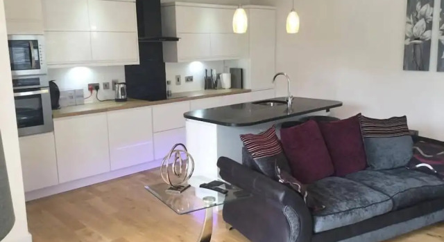 Коттедж Presidential Langley Cottage with patio, spacious rooms - part of Langley Serviced Apartments several properties in Wick
