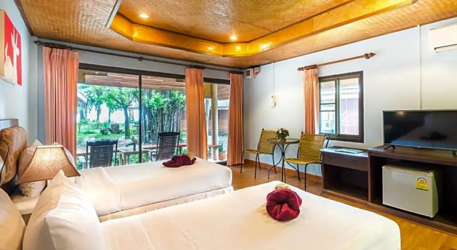 Бунгало Superior Kaw Kwang Beach Resort